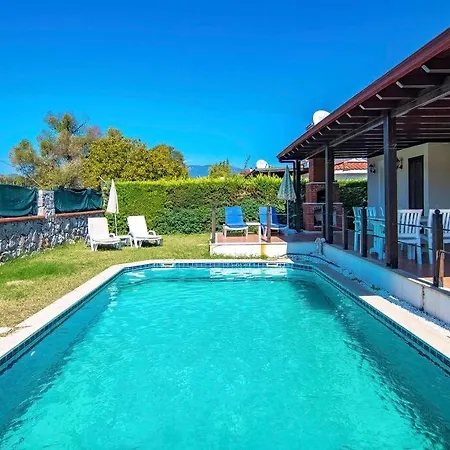 Villa Plaja Yakin Havuzu Korunakli *
