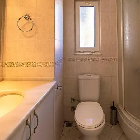 Villa Plaja Yakin Havuzu Korunakli