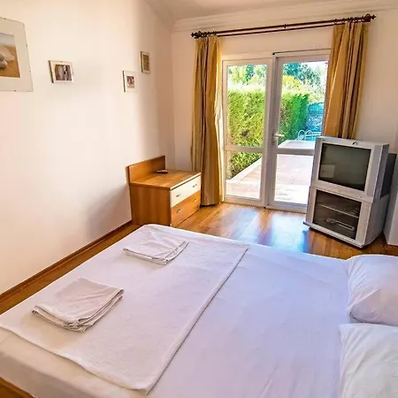 Plaja Yakin Havuzu Korunakli Fethiye