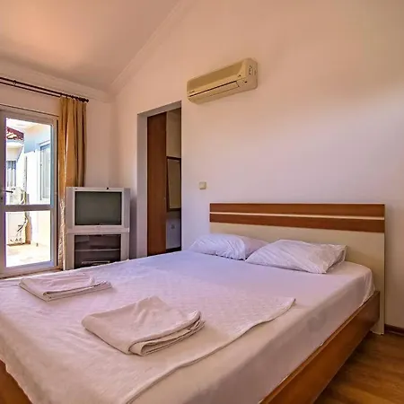 Villa Plaja Yakin Havuzu Korunakli Fethiye