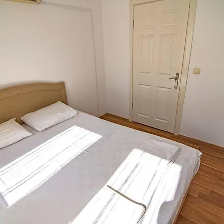Villa Plaja Yakin Havuzu Korunakli *