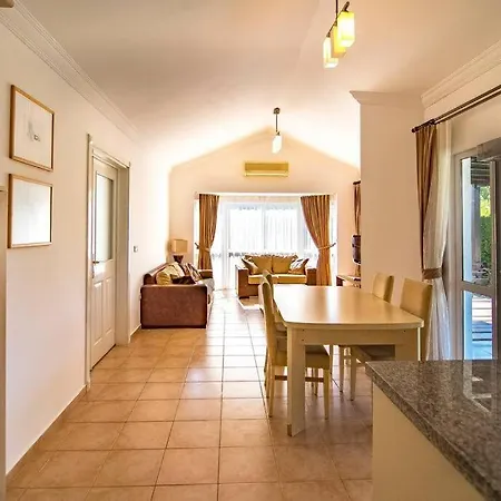 Villa Plaja Yakin Havuzu Korunakli Fethiye