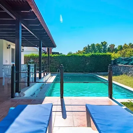 Plaja Yakin Havuzu Korunakli Villa Fethiye